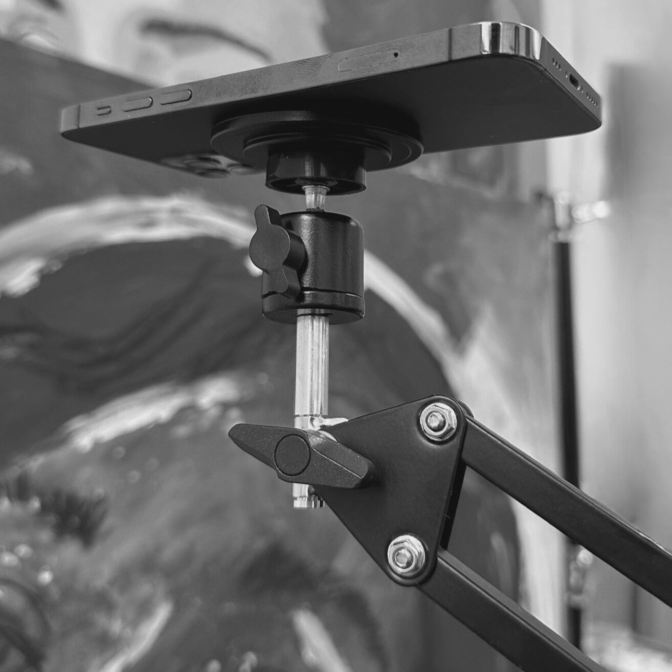 Da Vinci Eye App: AR Mode Stand (MagSafe Compatible)